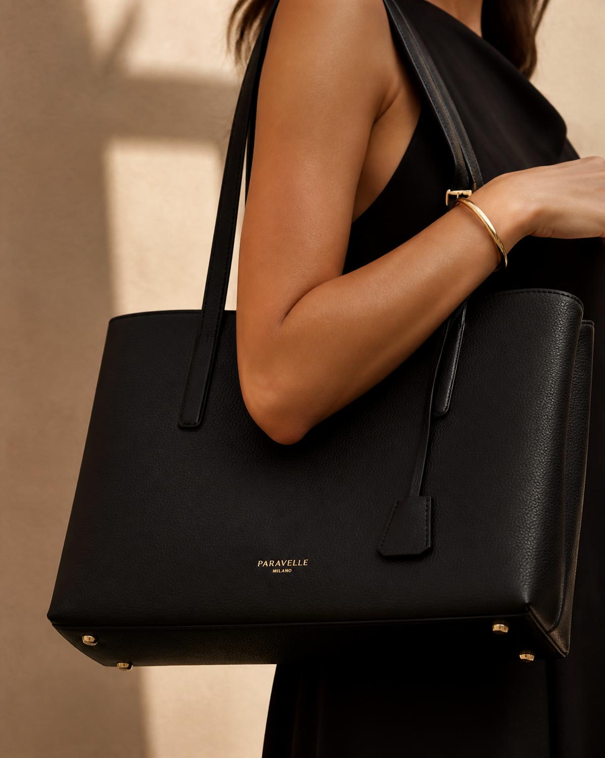 Structured black leather Tehuli tote on the shoulder